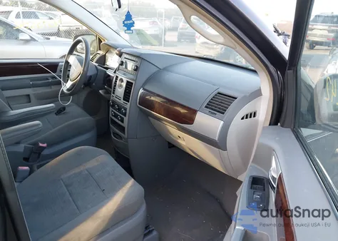 2010 Chrysler Town & Country Touring from USA, damaged, VIN 2A4RR5D10AR432408